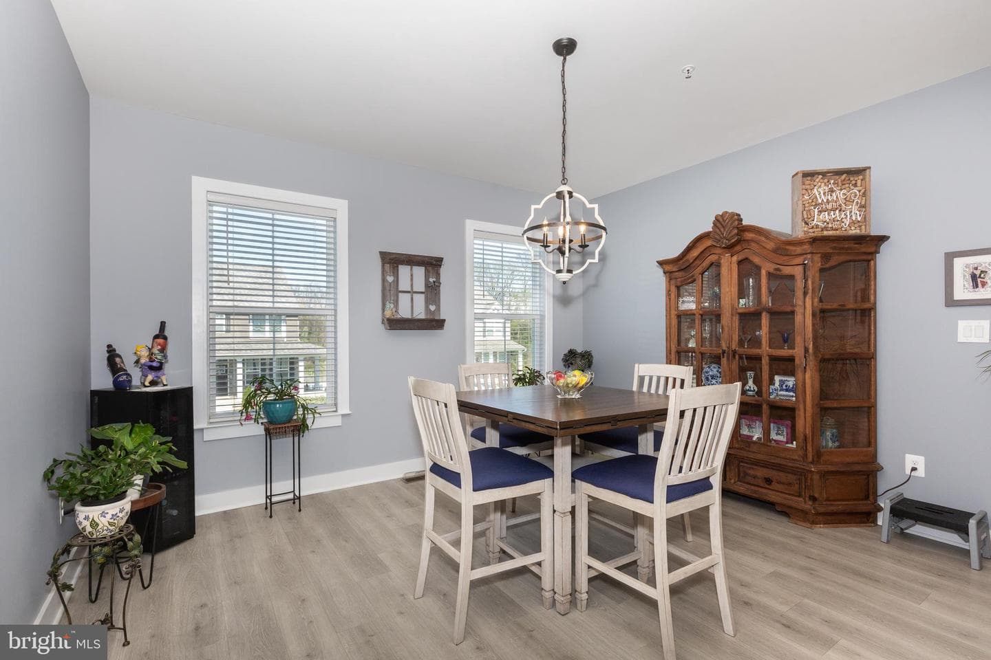 2723 Town View Circle photo 5
