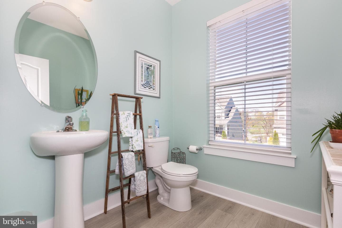 2723 Town View Circle photo 8