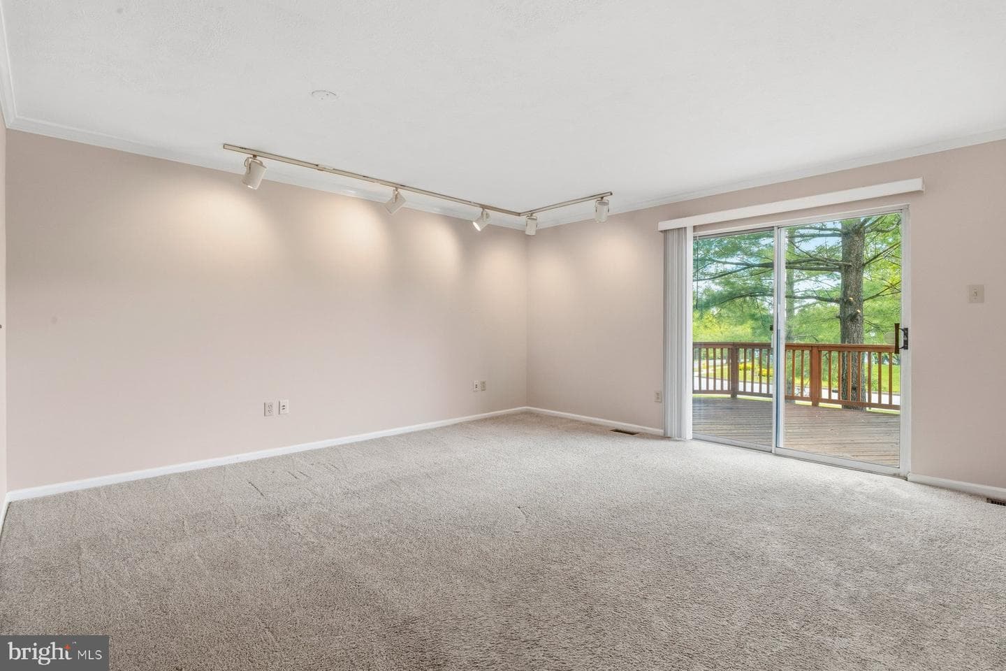 400 Doral Court photo 8