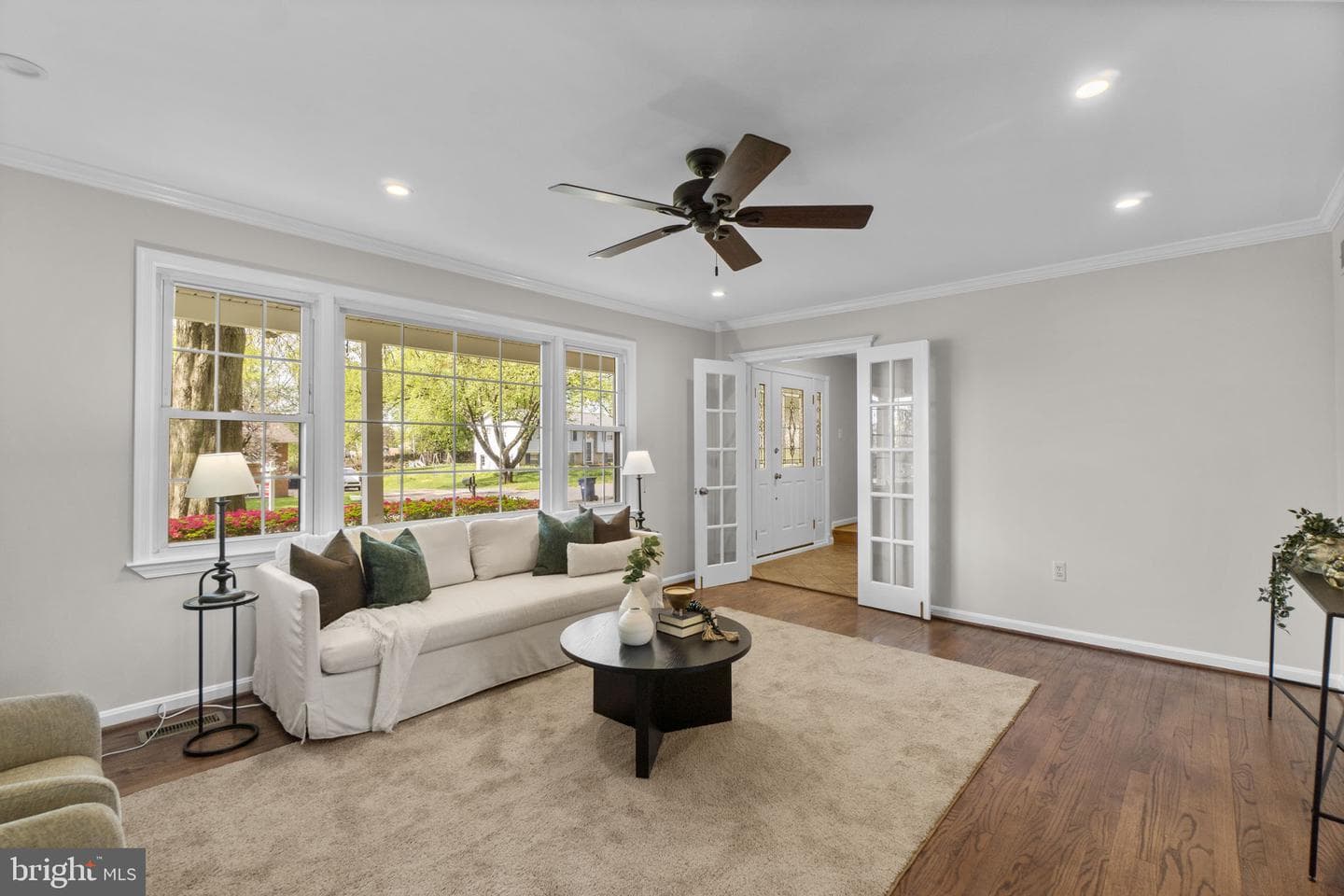 904 Caren Drive photo 4