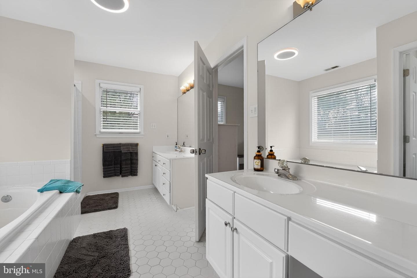 1691 Village Green Drive photo 37
