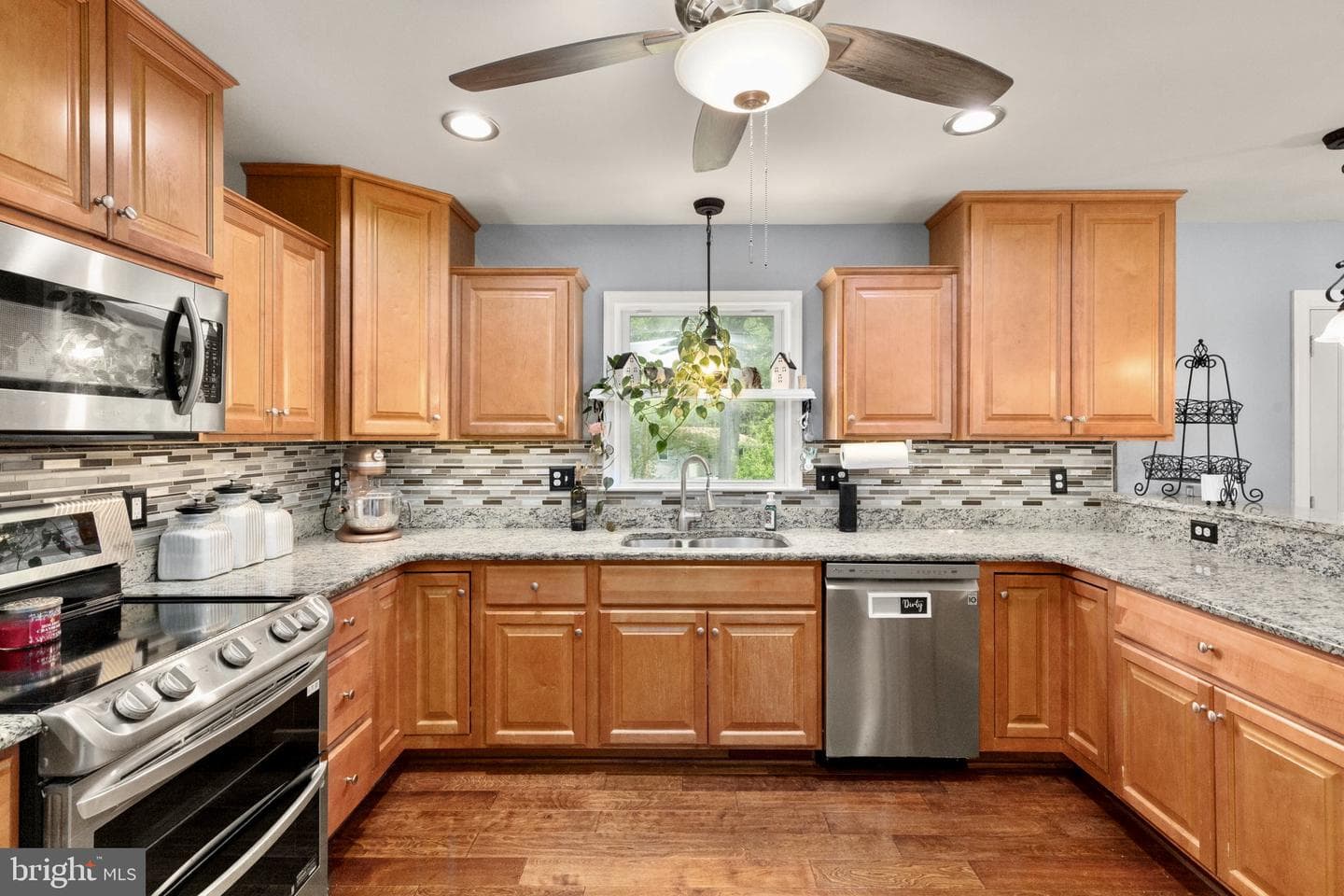 900 Caren Drive photo 14