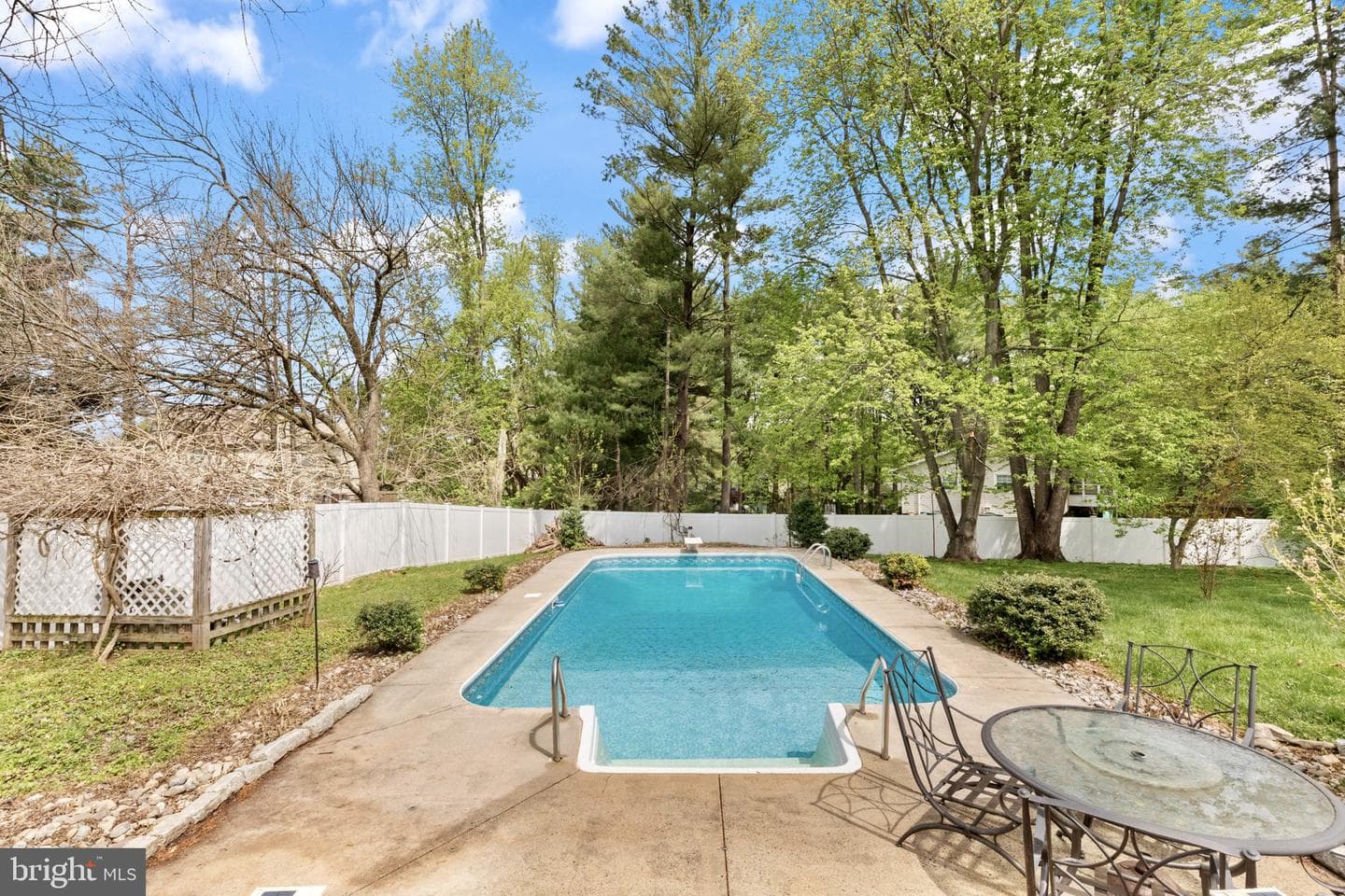900 Caren Drive photo 23