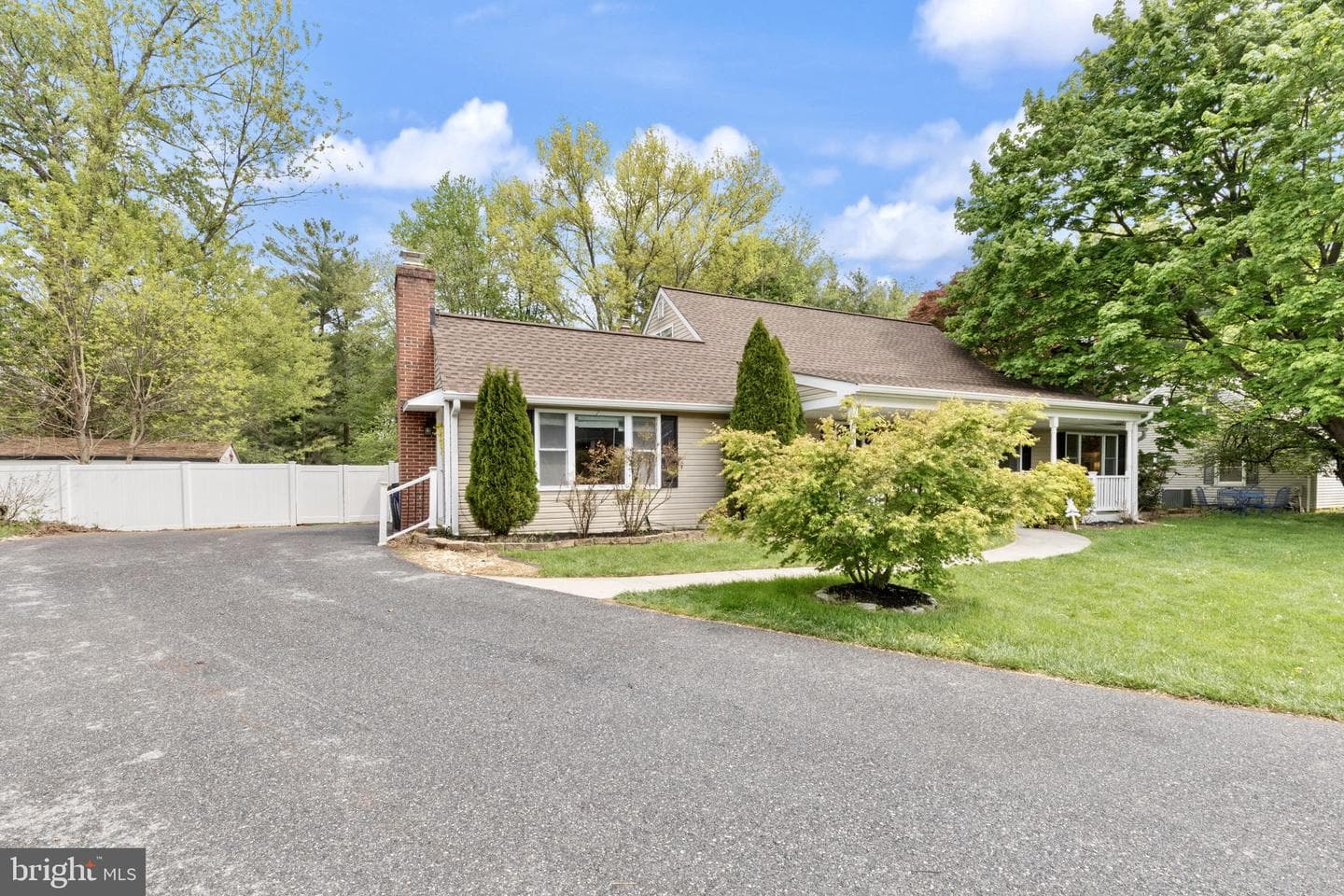 900 Caren Drive photo 8