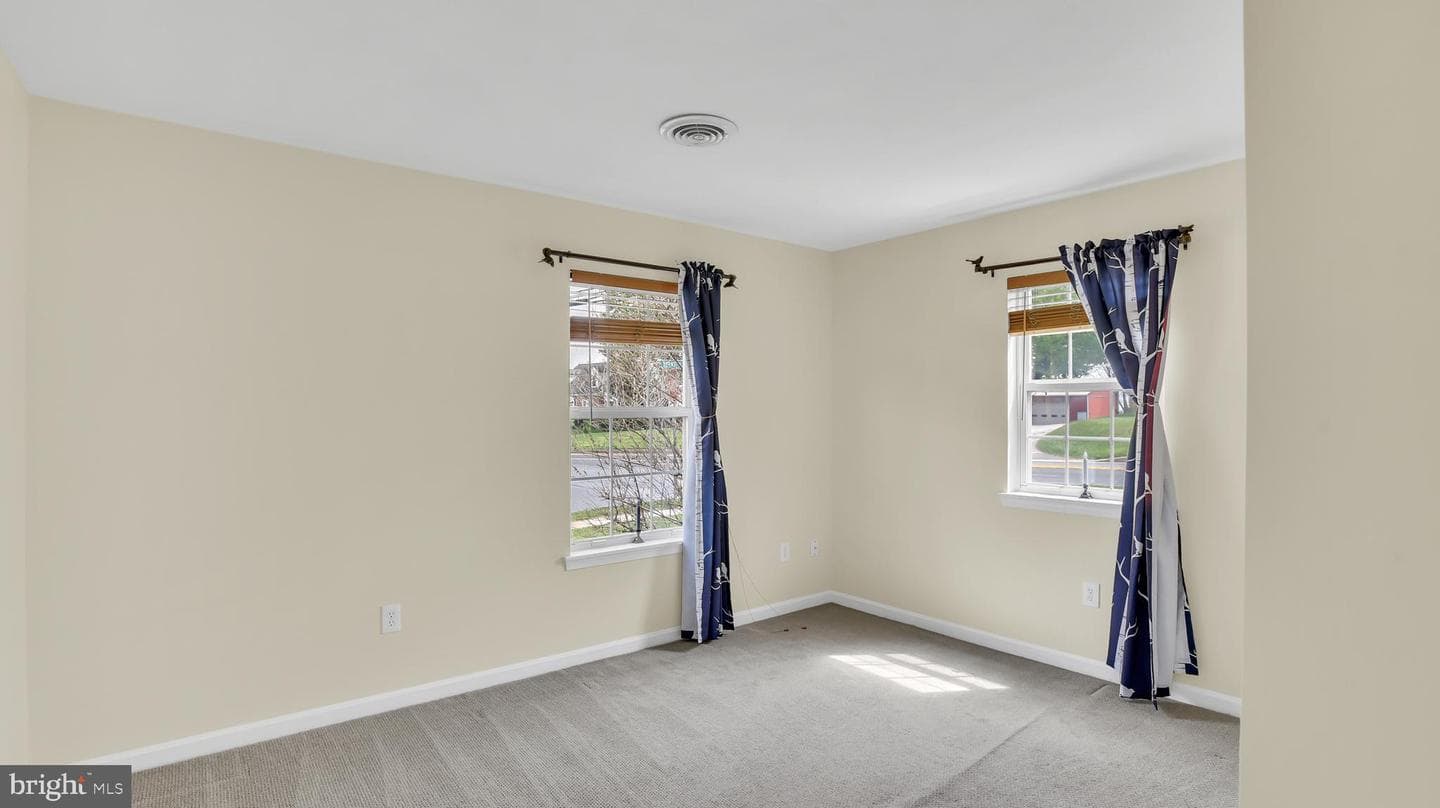 1402 Burnside Drive photo 10