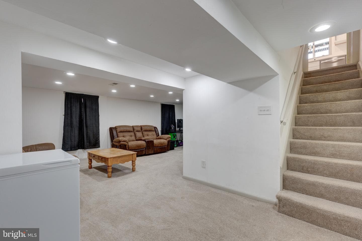 33 Milton Avenue photo 26