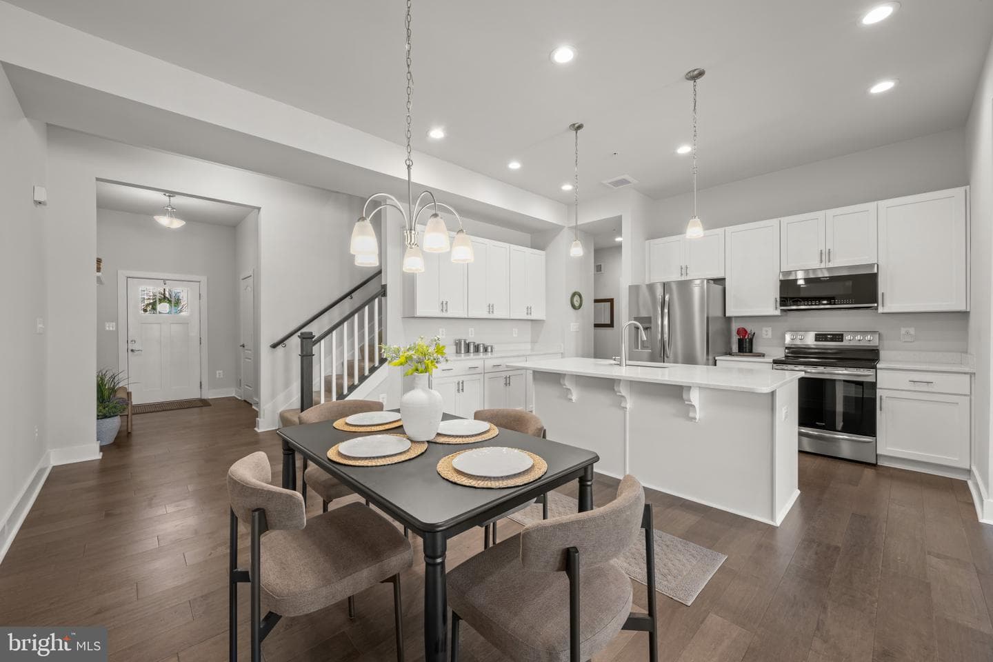 2812 Town View Circle photo 12