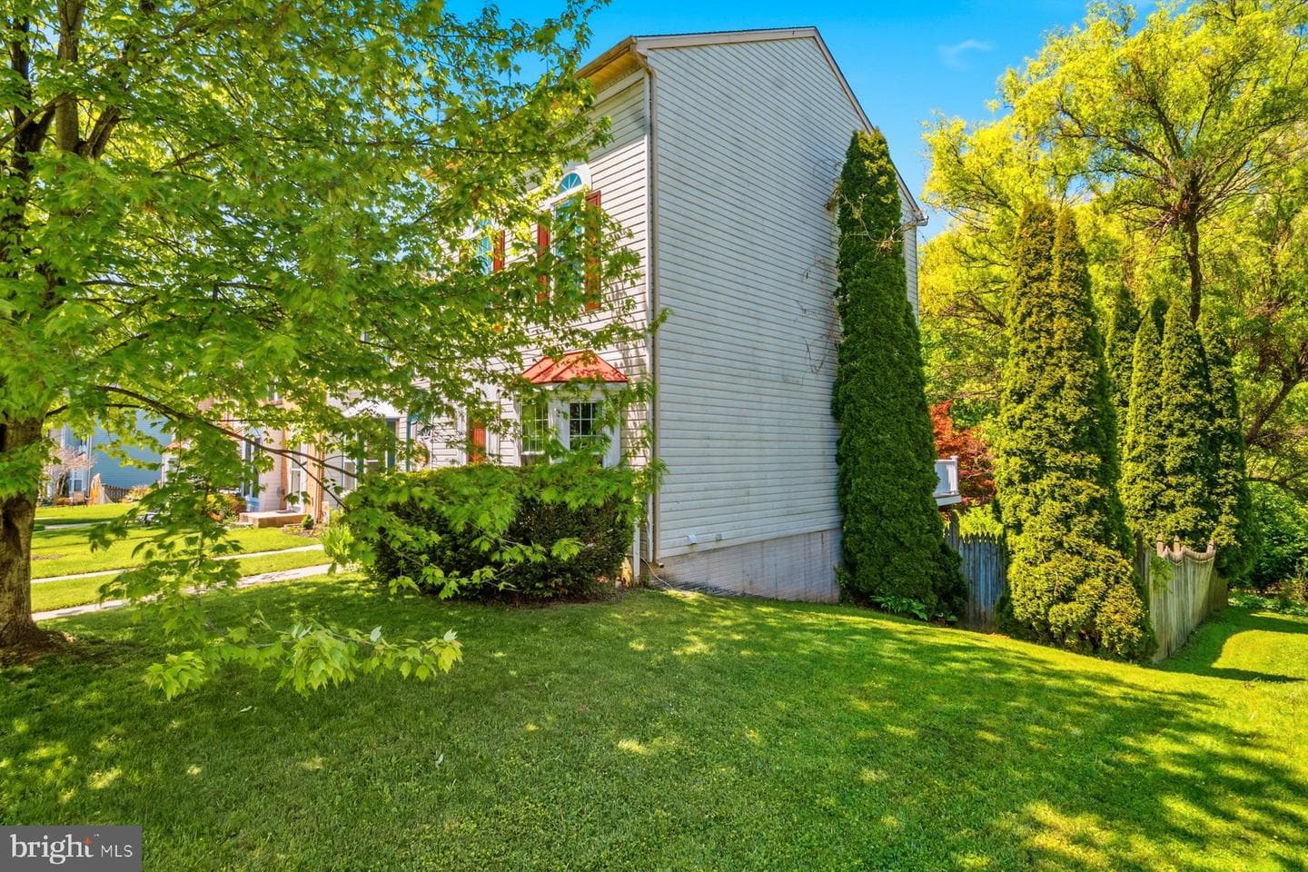 486 Lakes Court photo 3