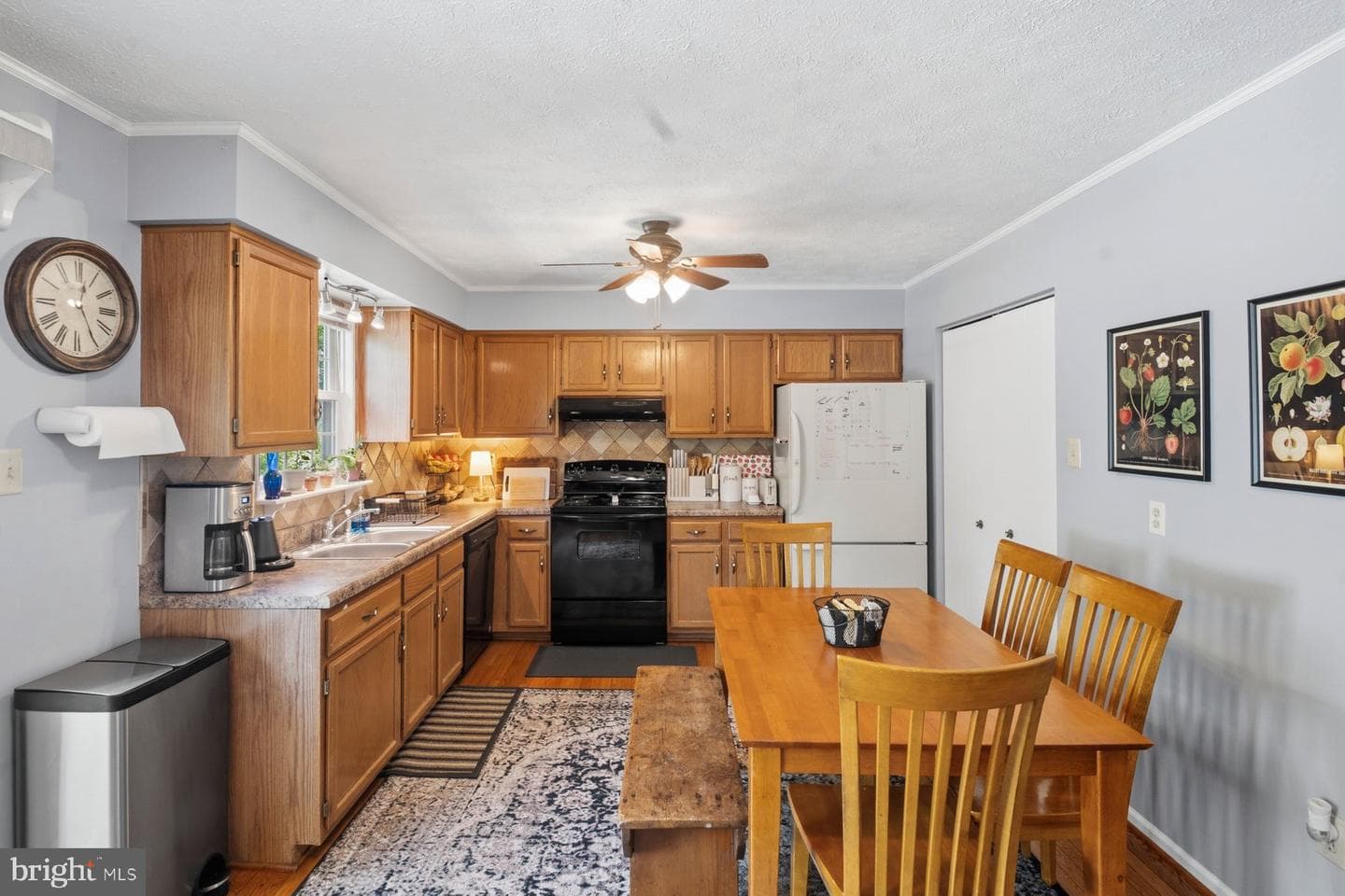486 Lakes Court photo 9