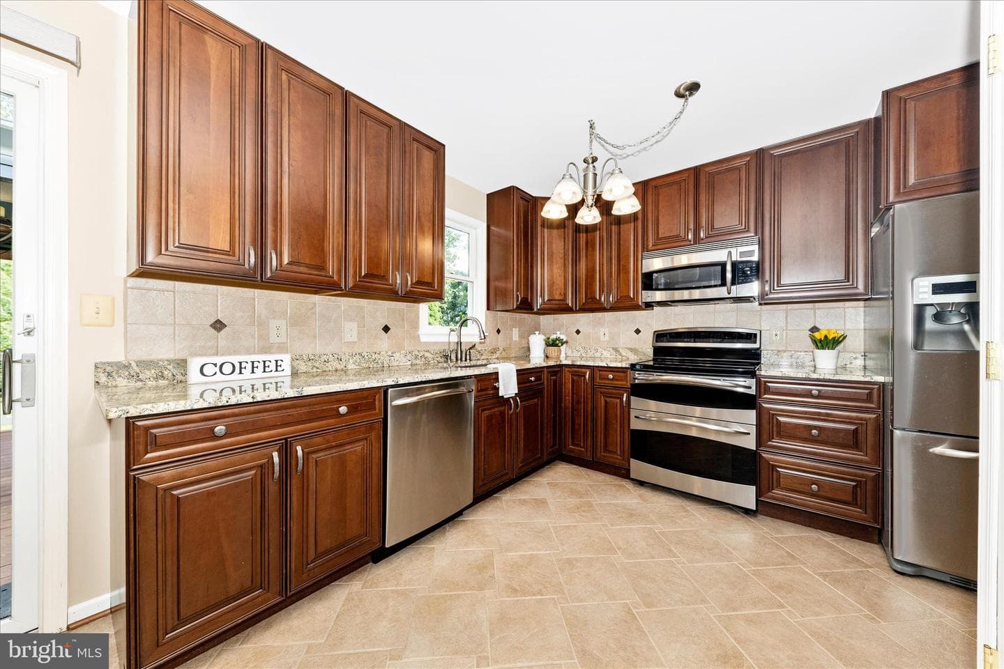 2679 Leslie Road photo 10