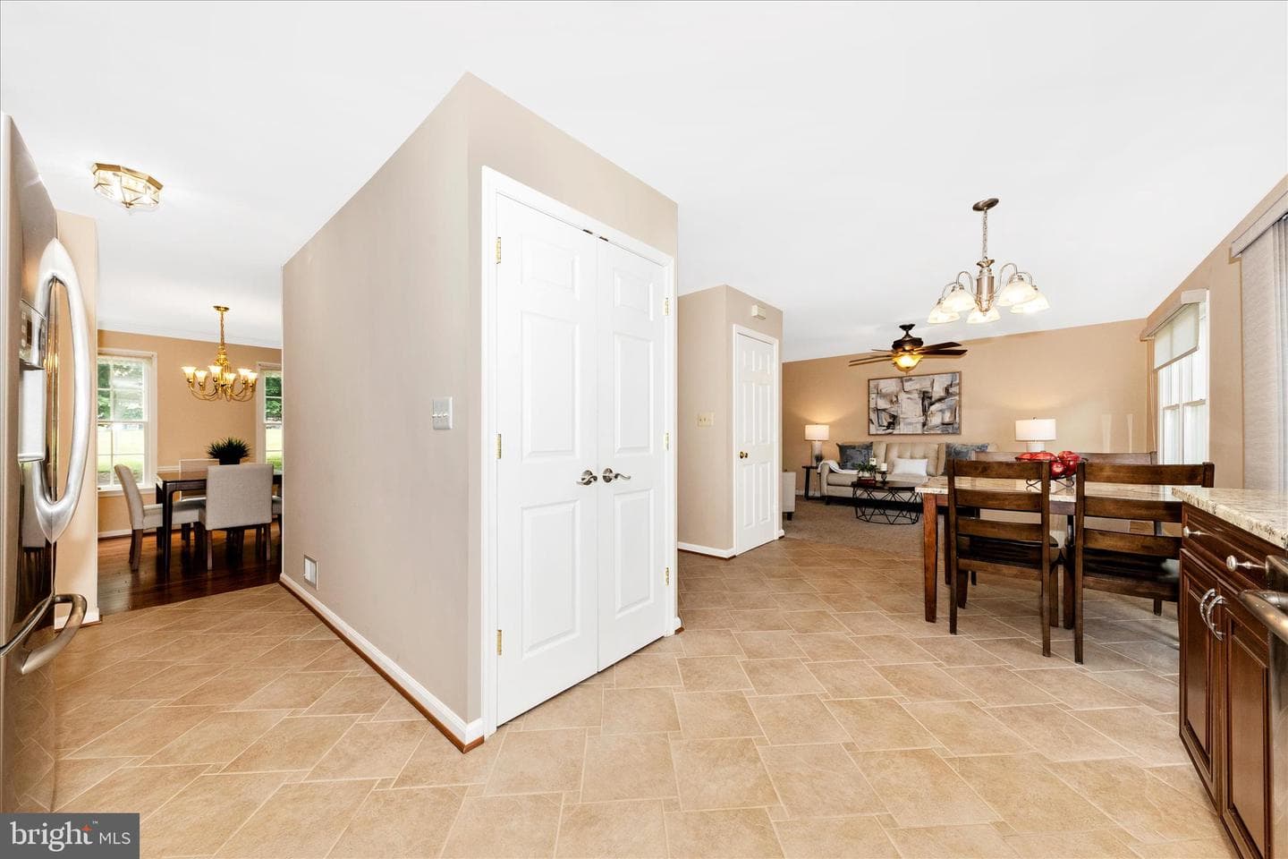 2679 Leslie Road photo 12