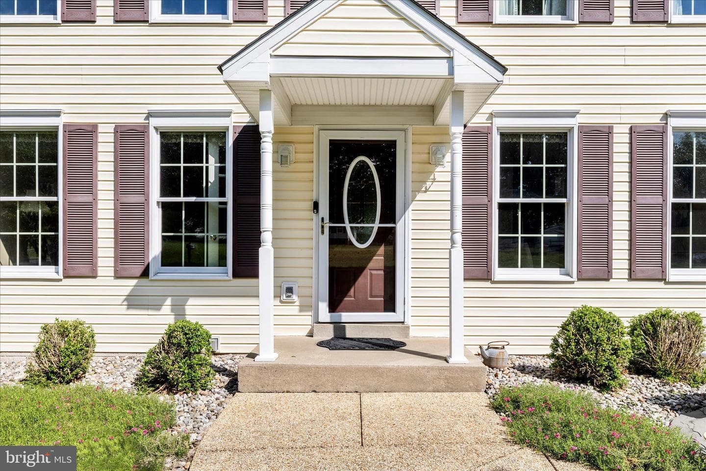 2679 Leslie Road photo 2