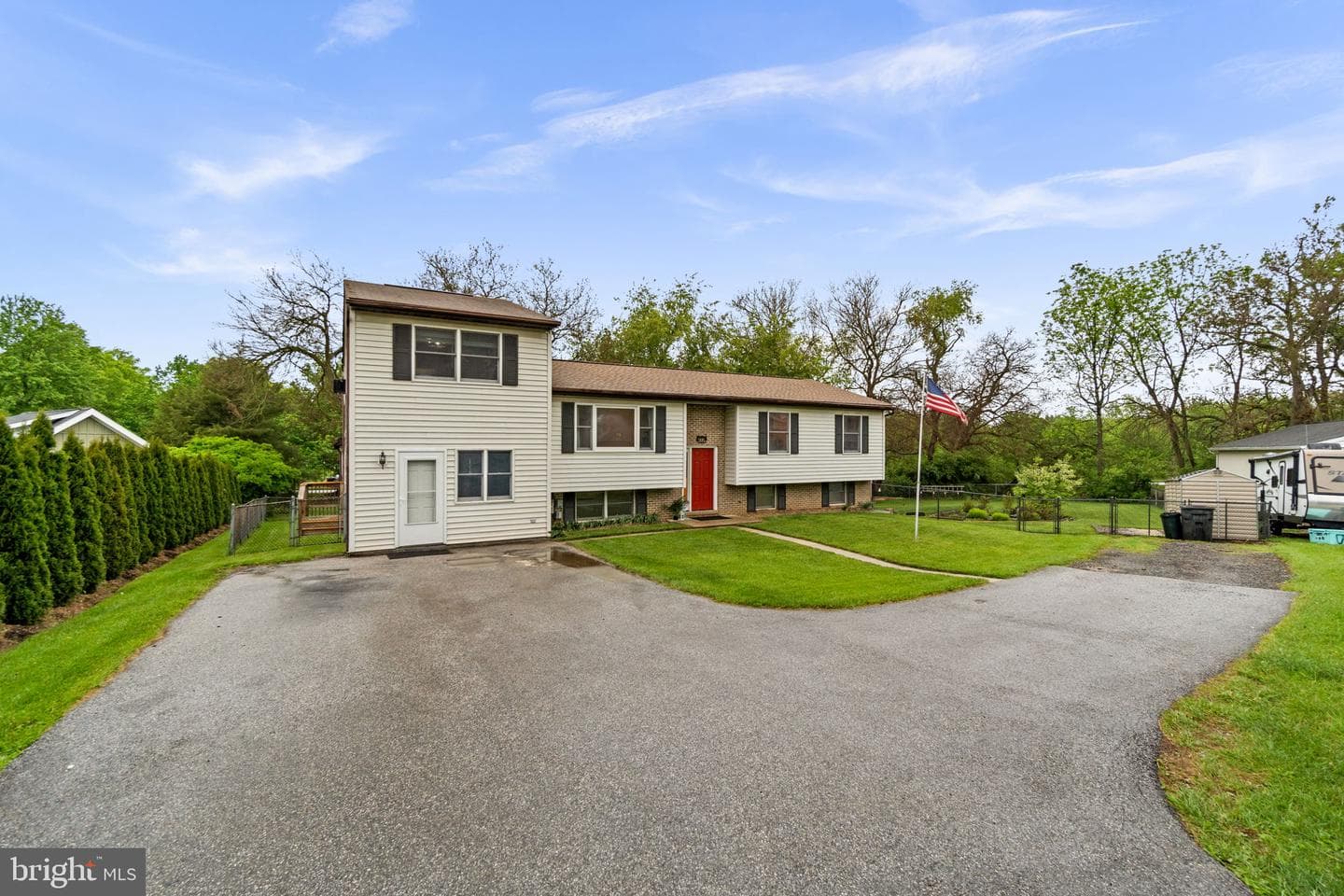 132 Dunrovin Avenue photo 3