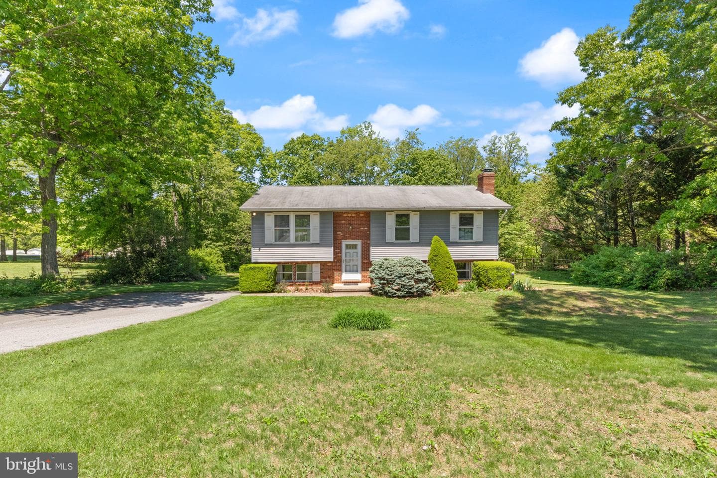 622 Barnes Avenue photo 2