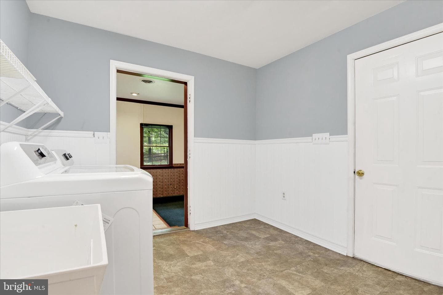 2055 Manchester Road photo 27