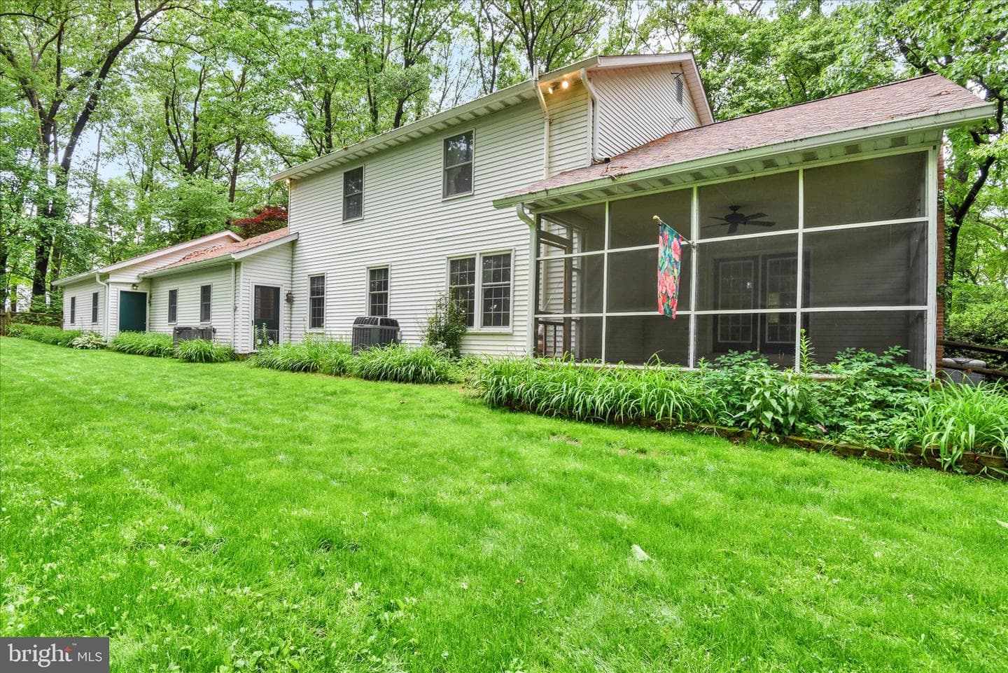 2055 Manchester Road photo 8