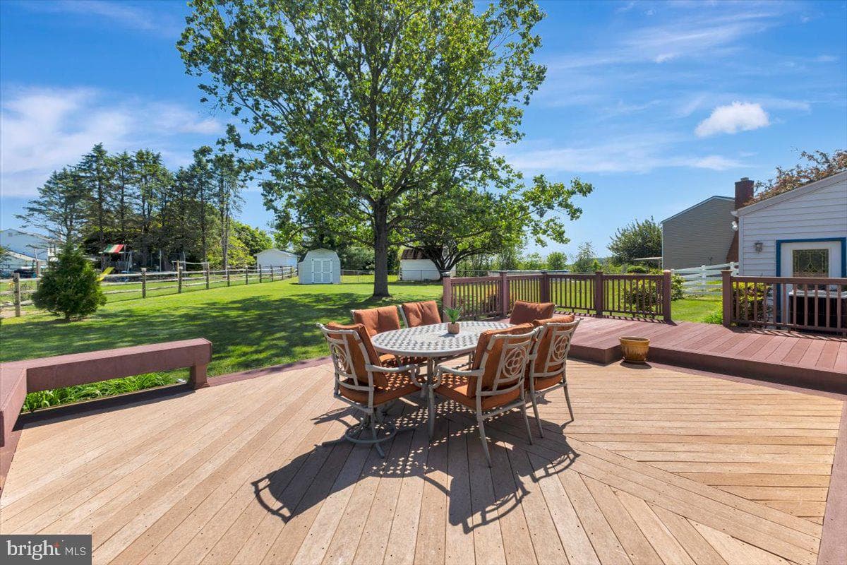 902 Magnolia Court photo 3