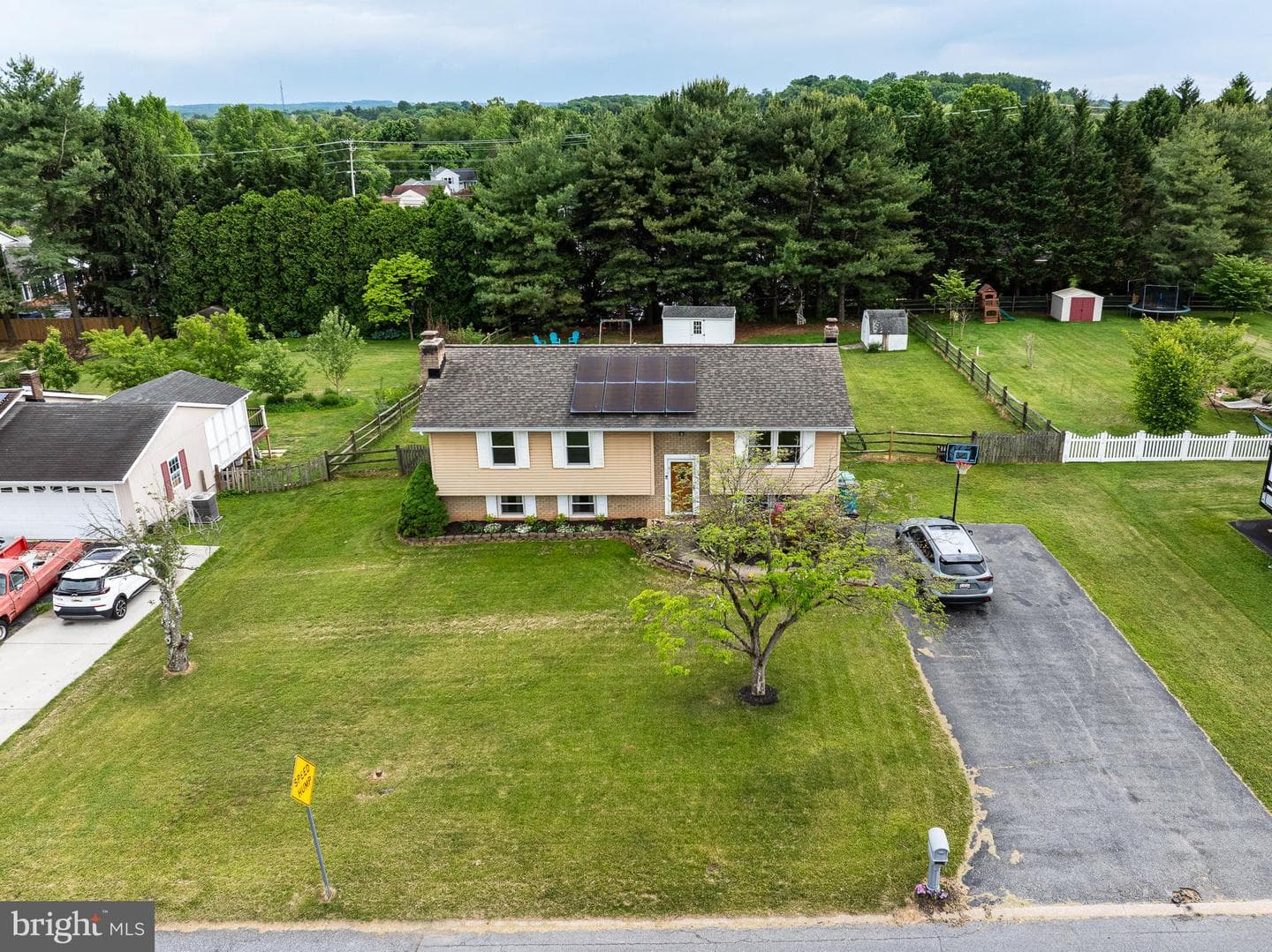 1005 Caren Drive photo 2