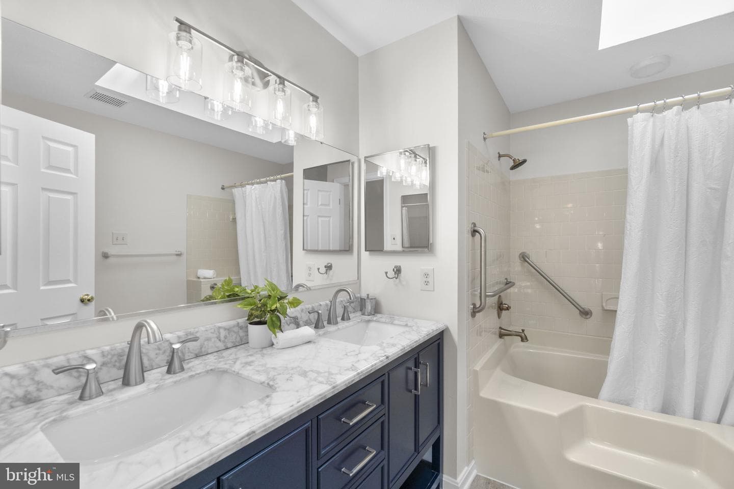 76 Marhill Court photo 32