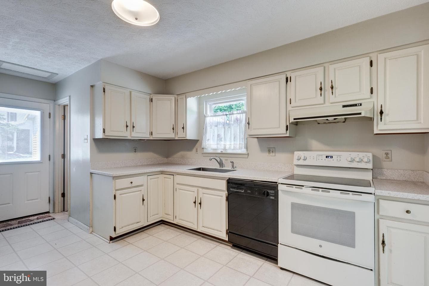 4107 Murphys Run Court photo 7