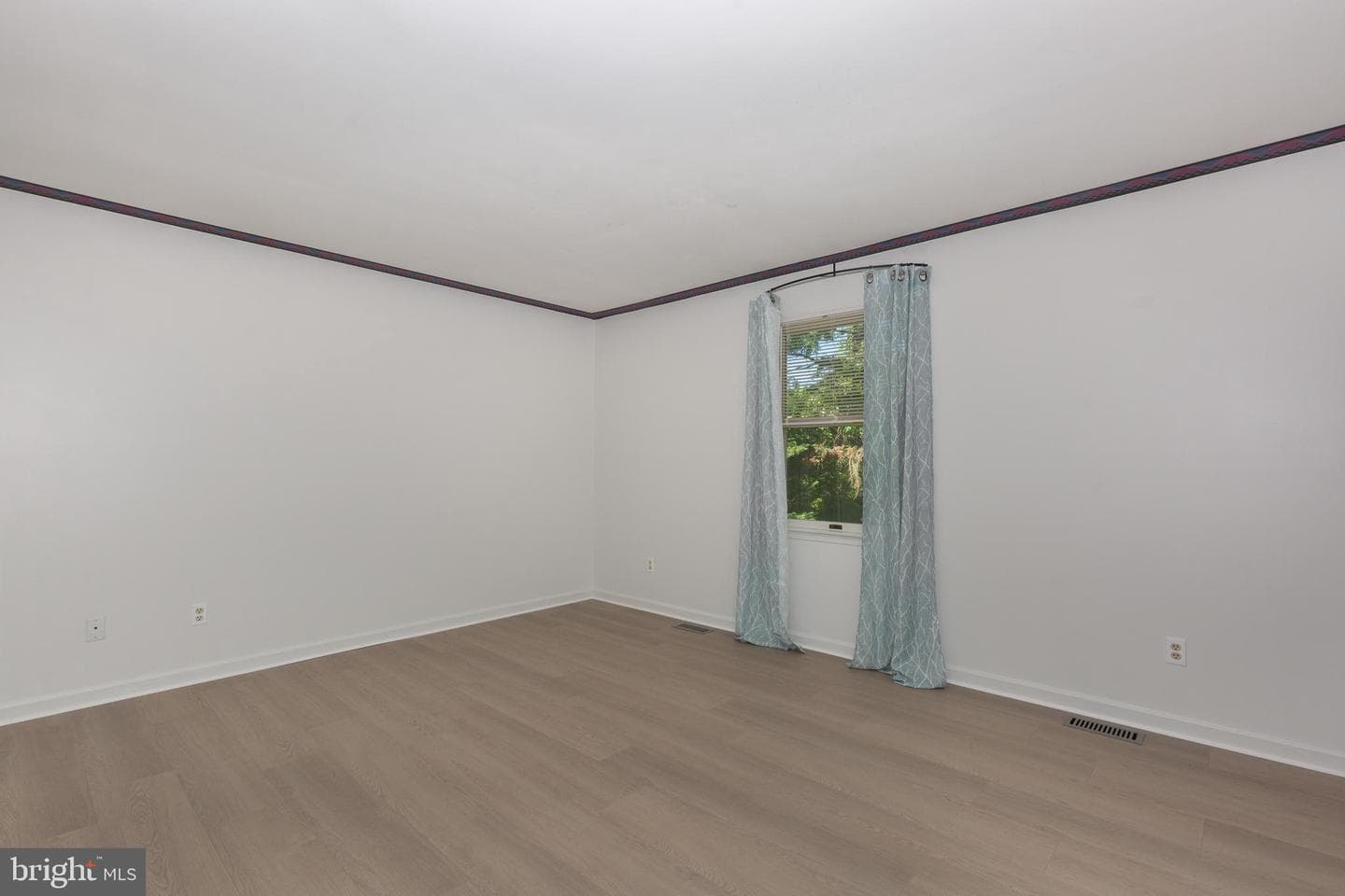 1260 Campus Court photo 23
