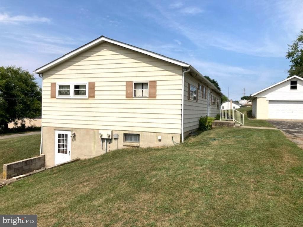 3045 Wood Drive Drive, Manchester
