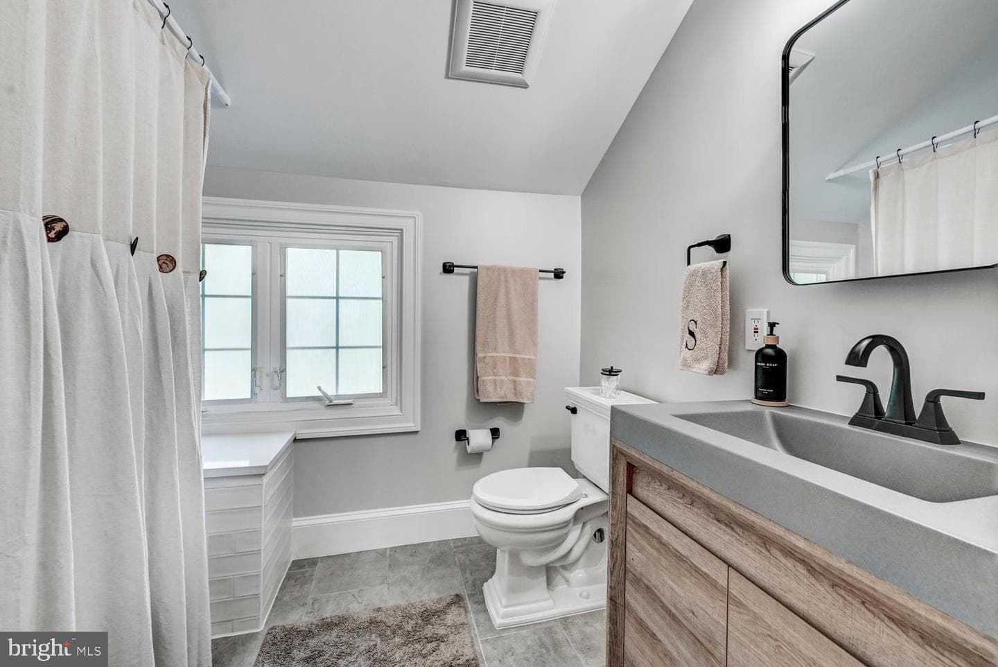 2546 Hollingsworth Road photo 29