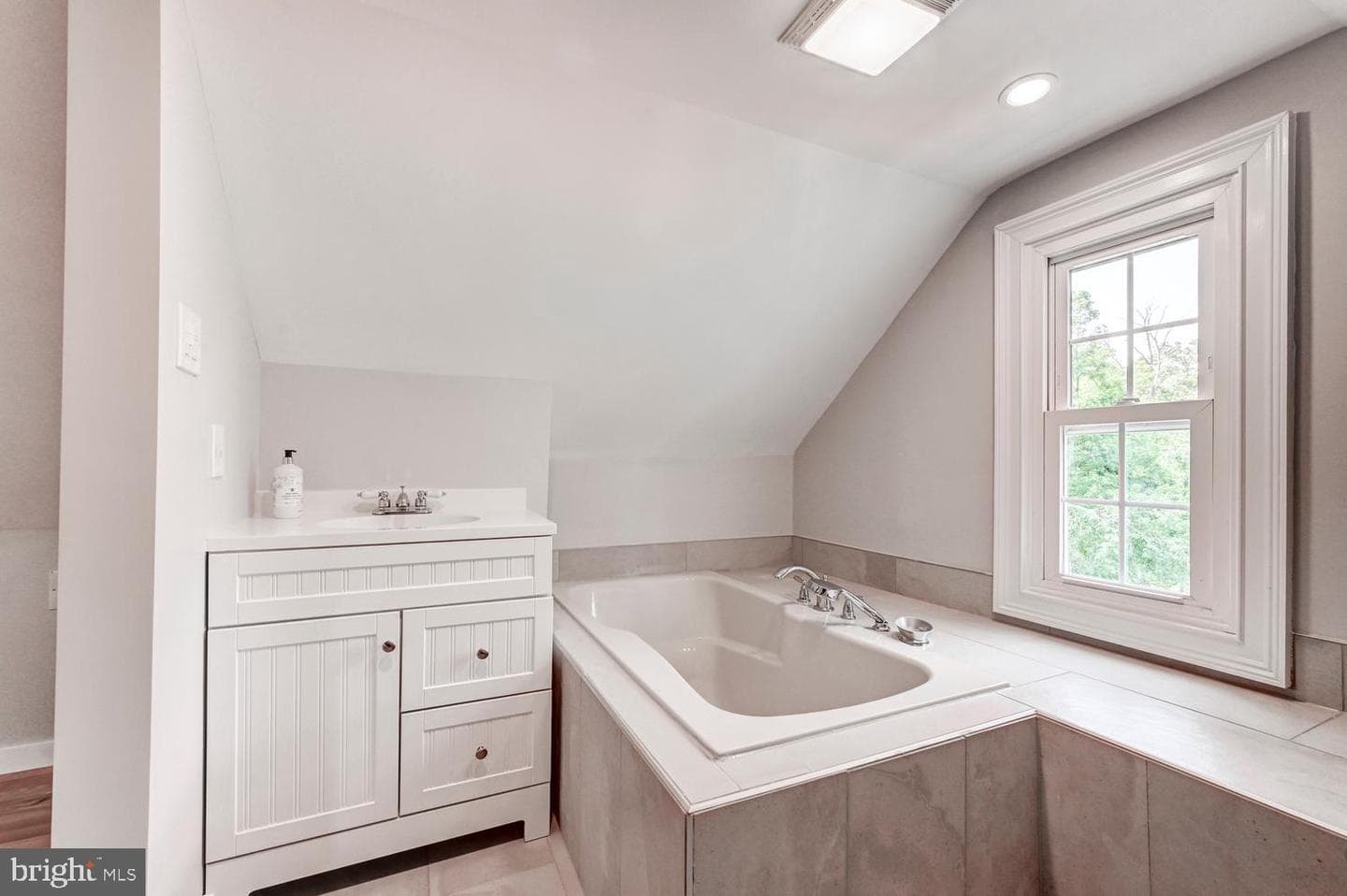 2546 Hollingsworth Road photo 35