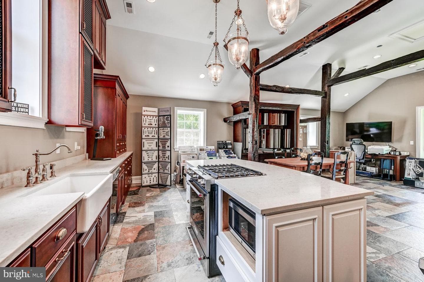2546 Hollingsworth Road photo 49
