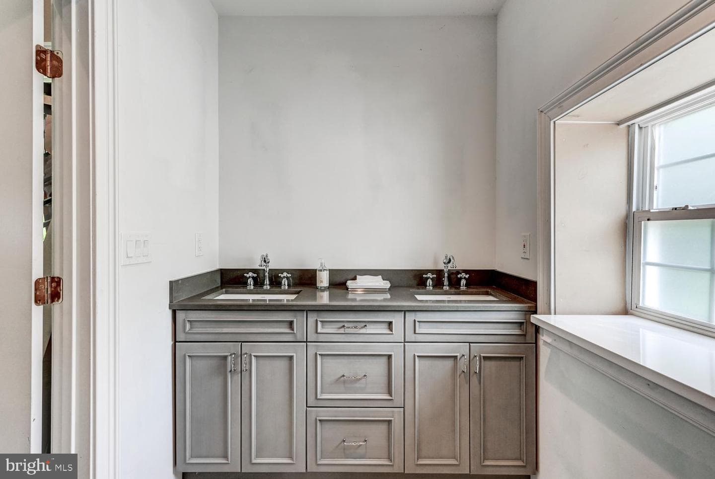 2546 Hollingsworth Road photo 50