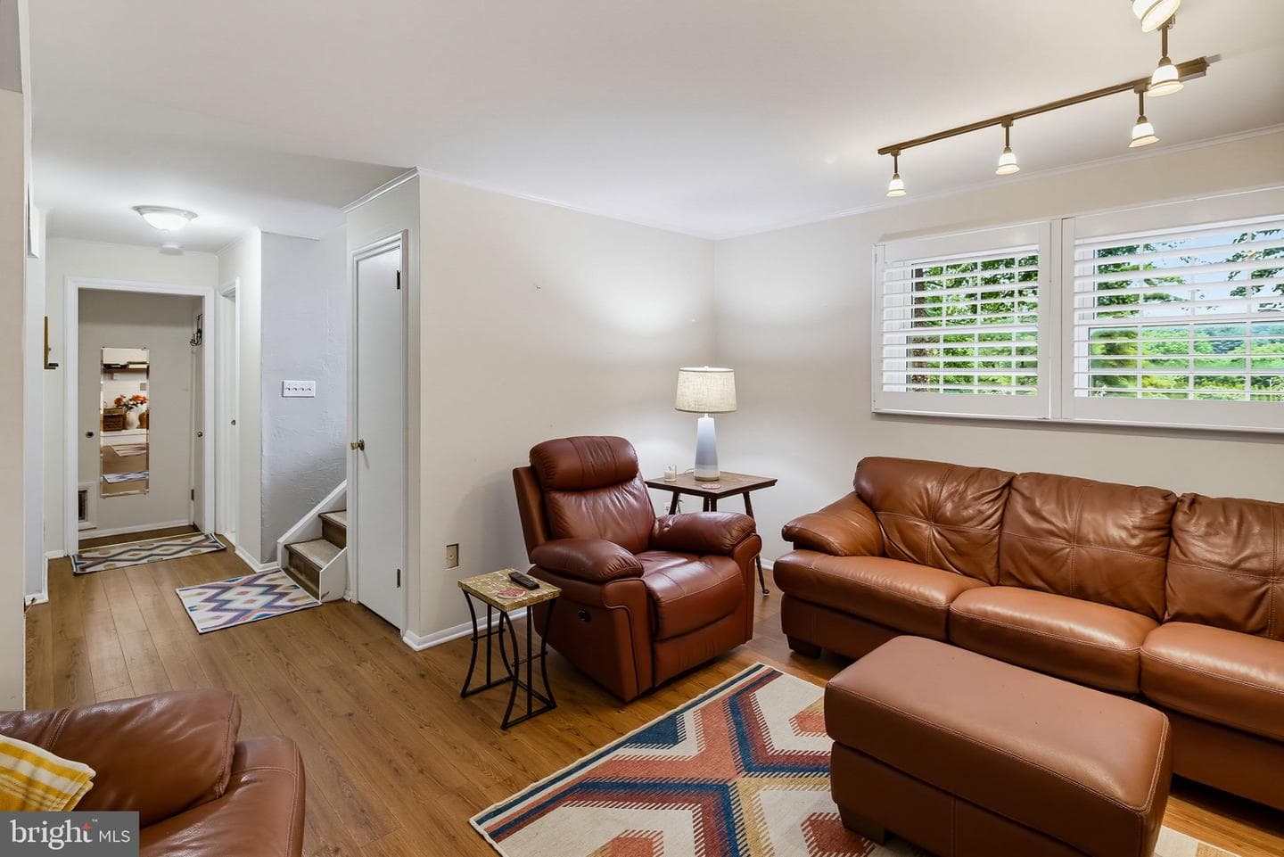 605 East Court photo 26