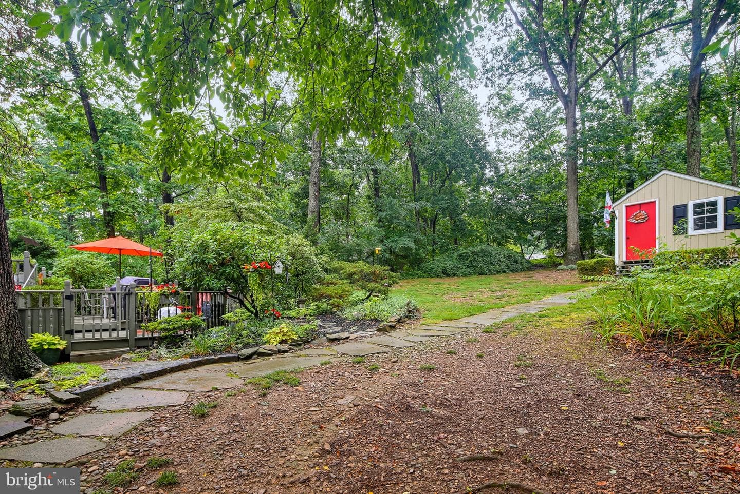 605 East Court photo 46