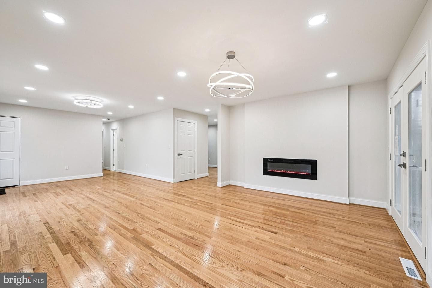 5806 Miriam Drive photo 10