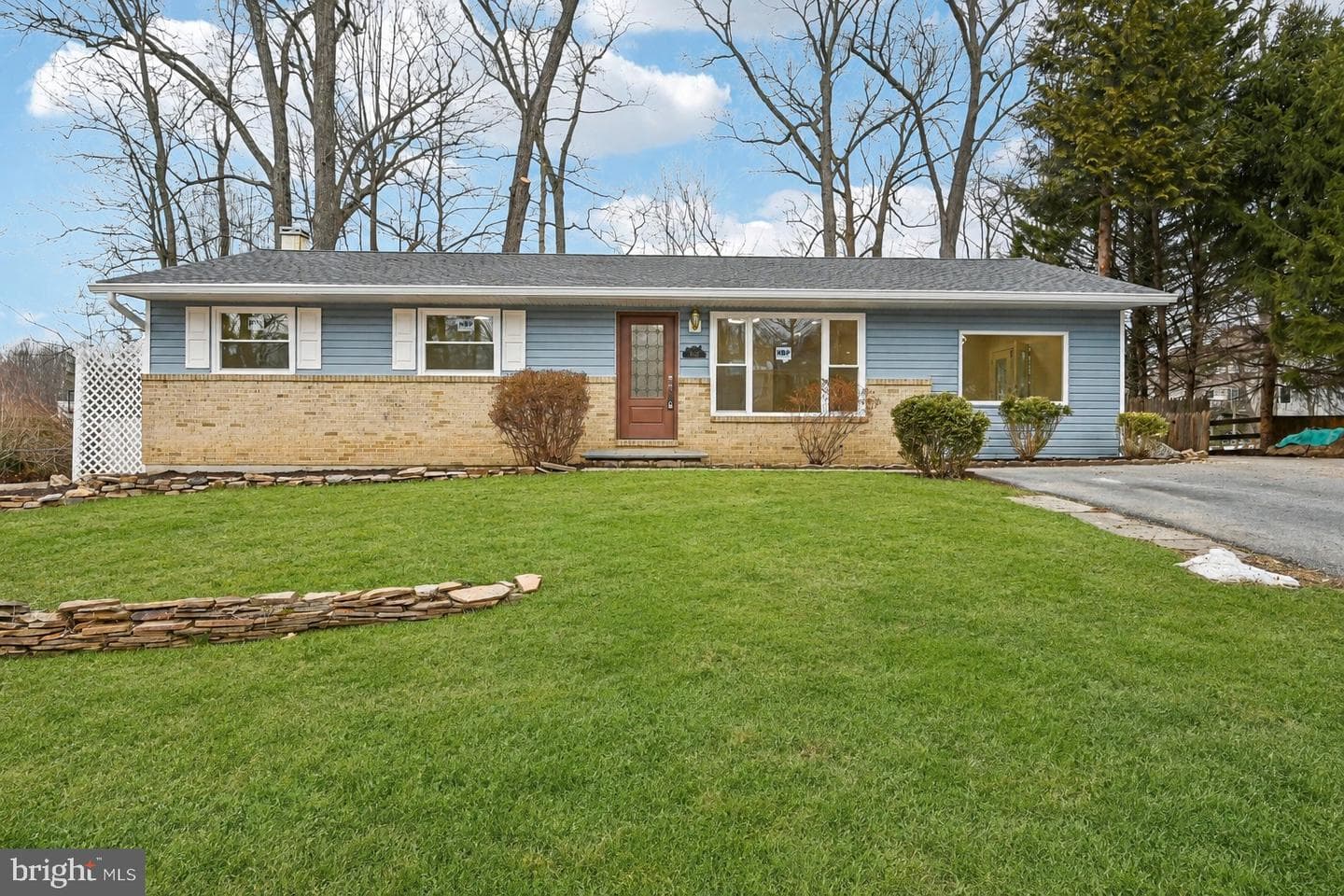 5806 Miriam Drive photo 2