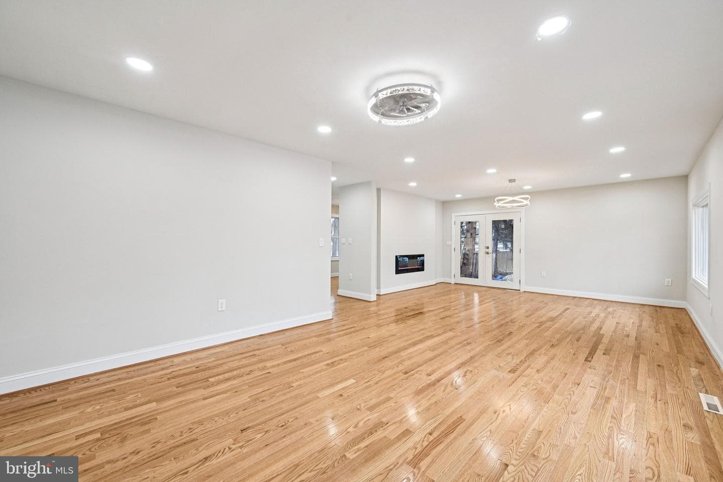 5806 Miriam Drive photo 7