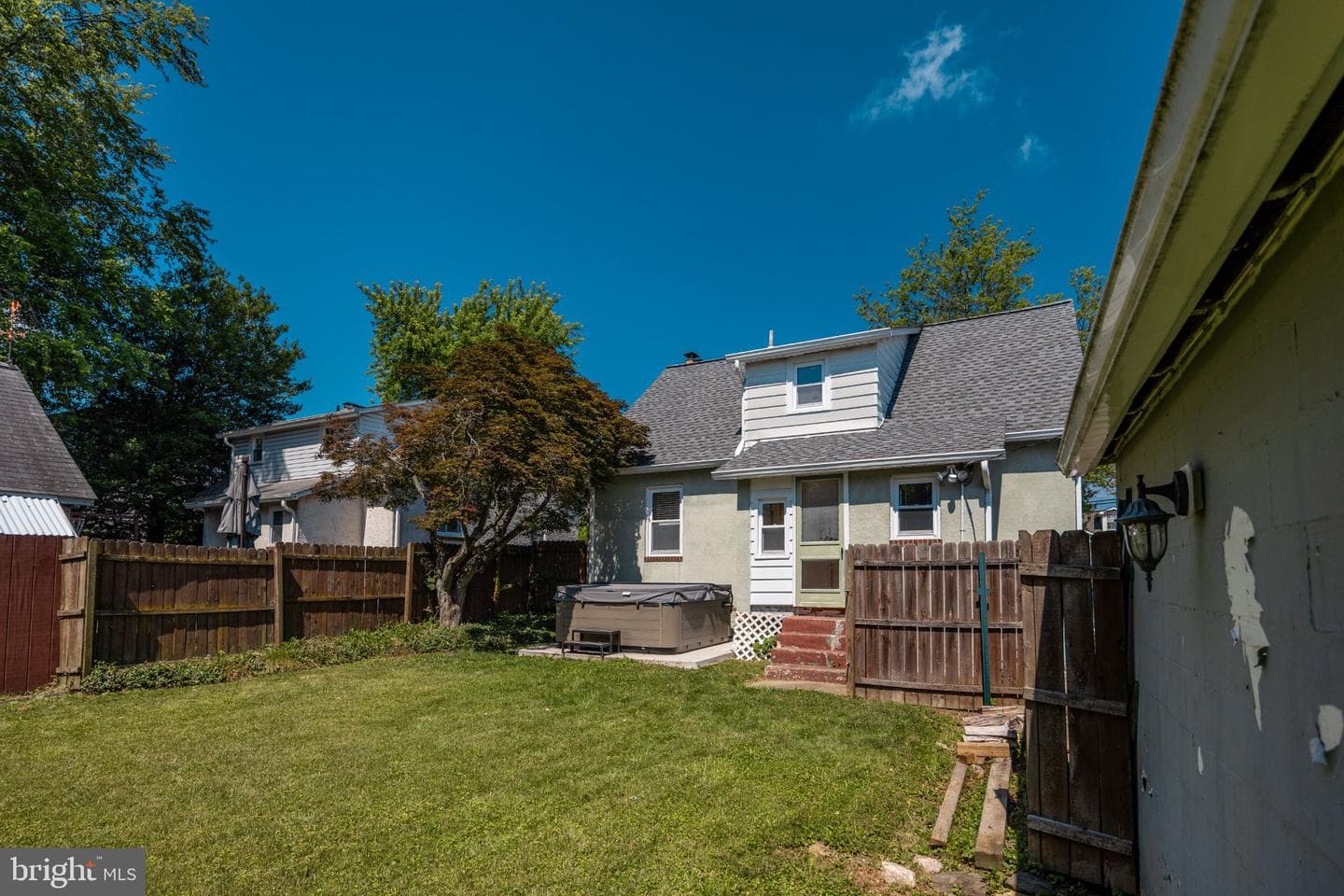 515 Locust photo 16
