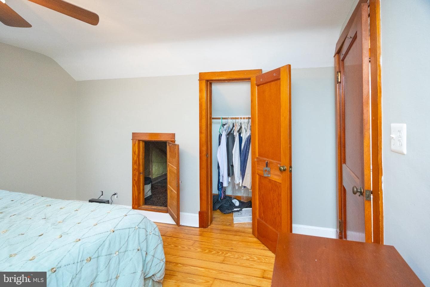 515 Locust photo 58