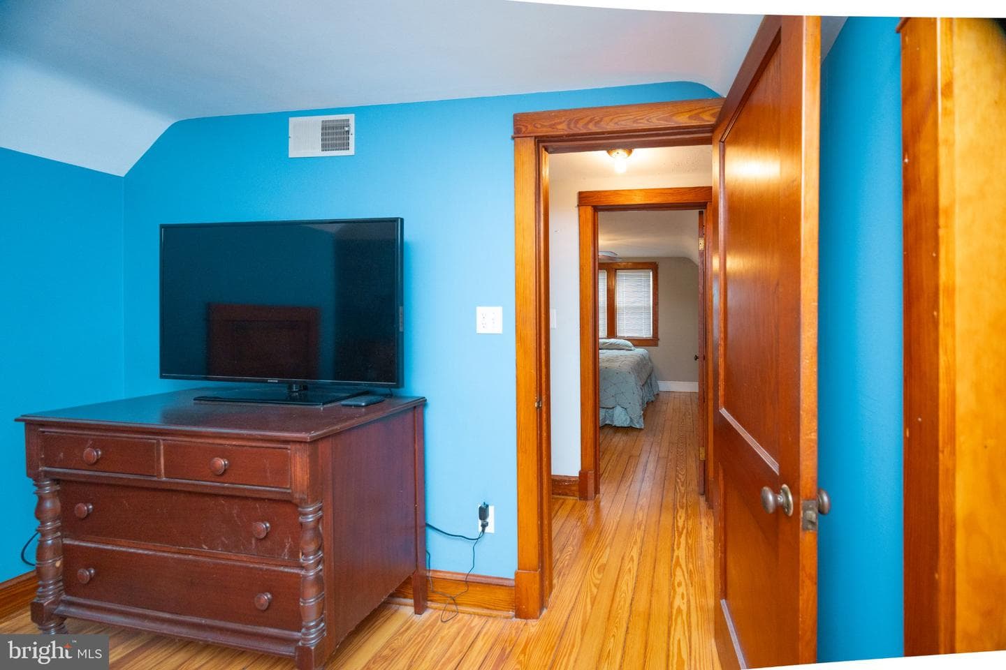 515 Locust photo 64