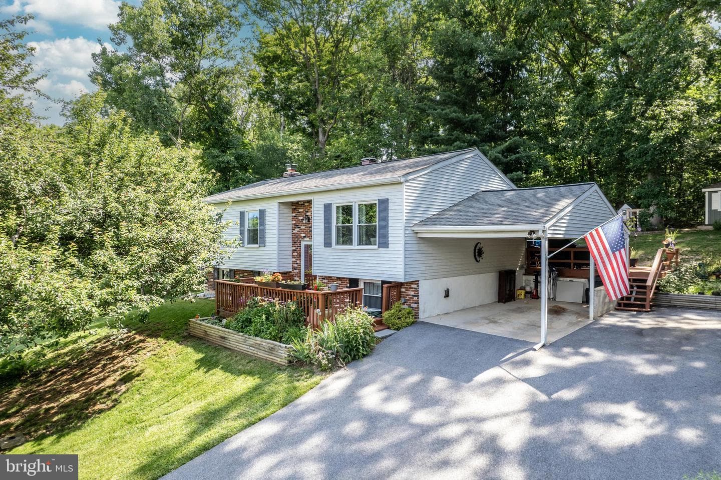 2718 Aspen Drive, Hampstead
