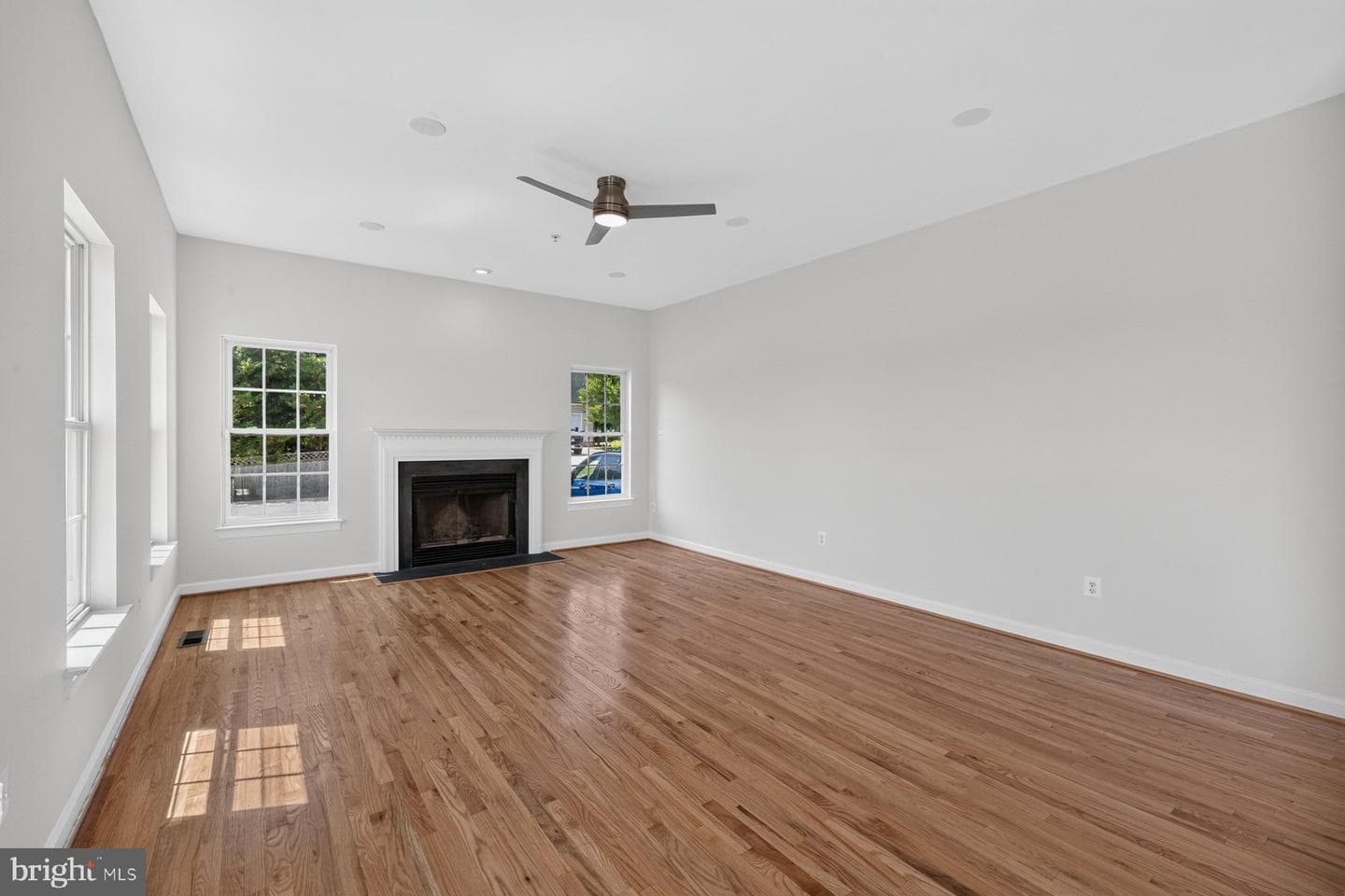 5891 Woodbine Road photo 11