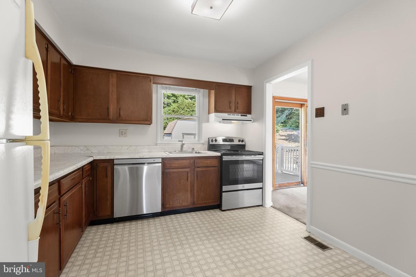 308 Waterview Court photo 16