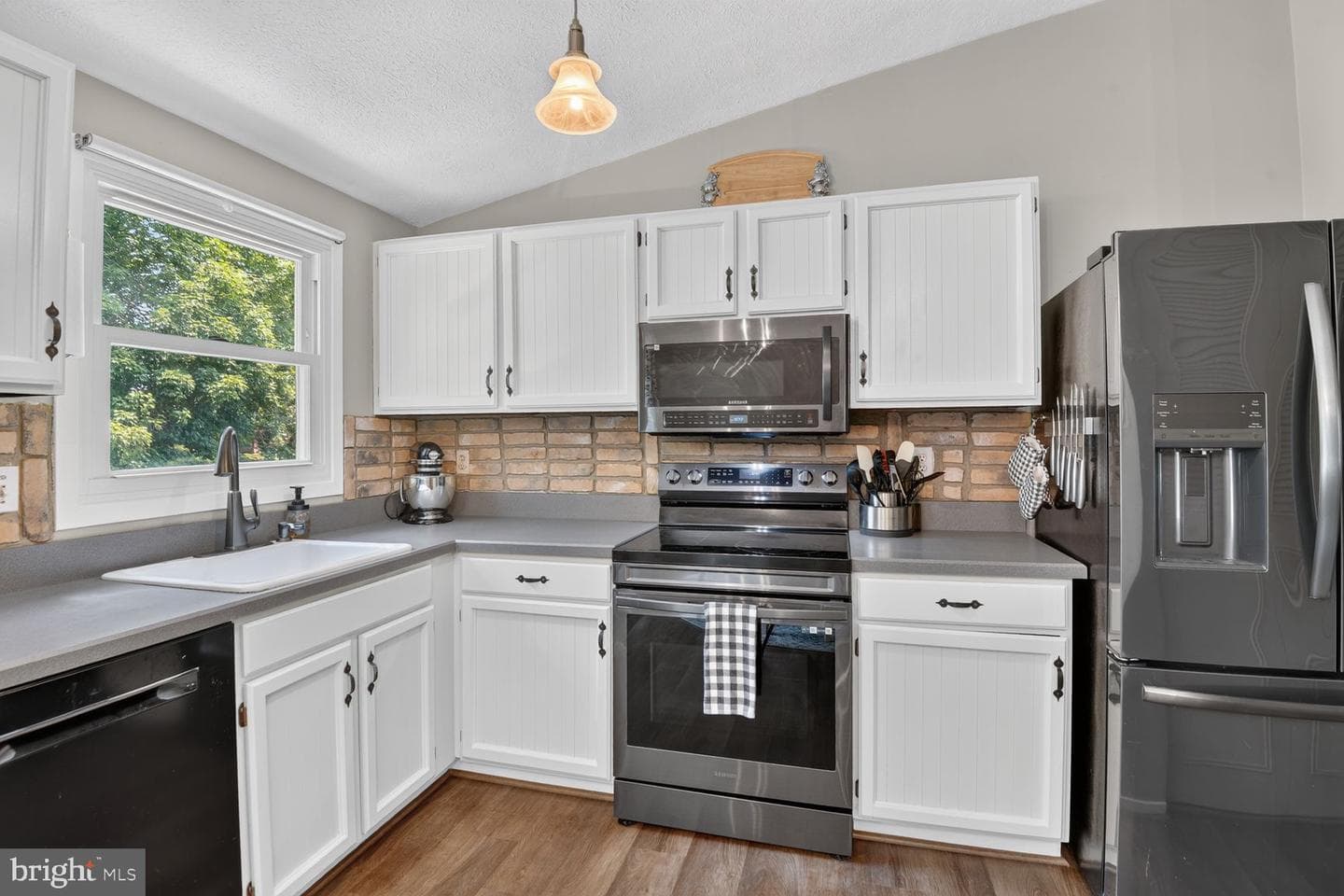 1686 Gemini Drive photo 8