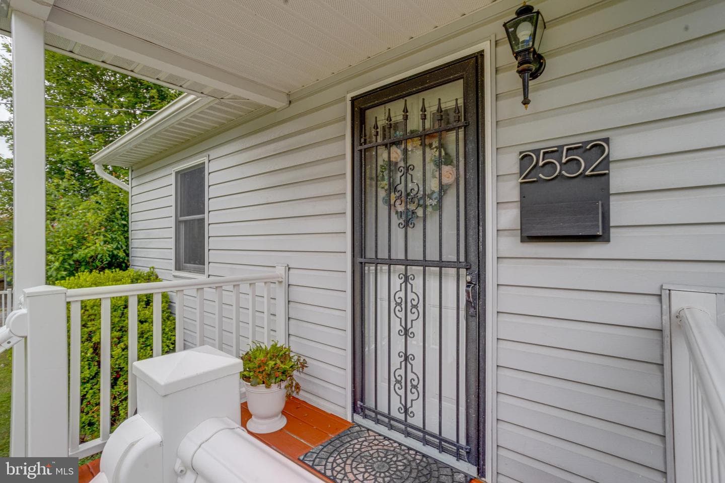 2552 Arthur Avenue photo 5