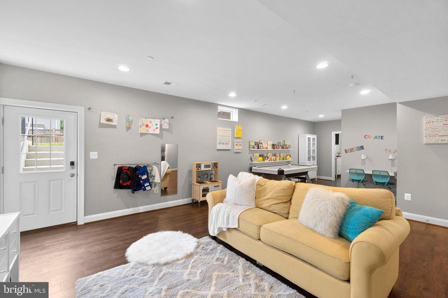 945 Kayley Drive photo 4