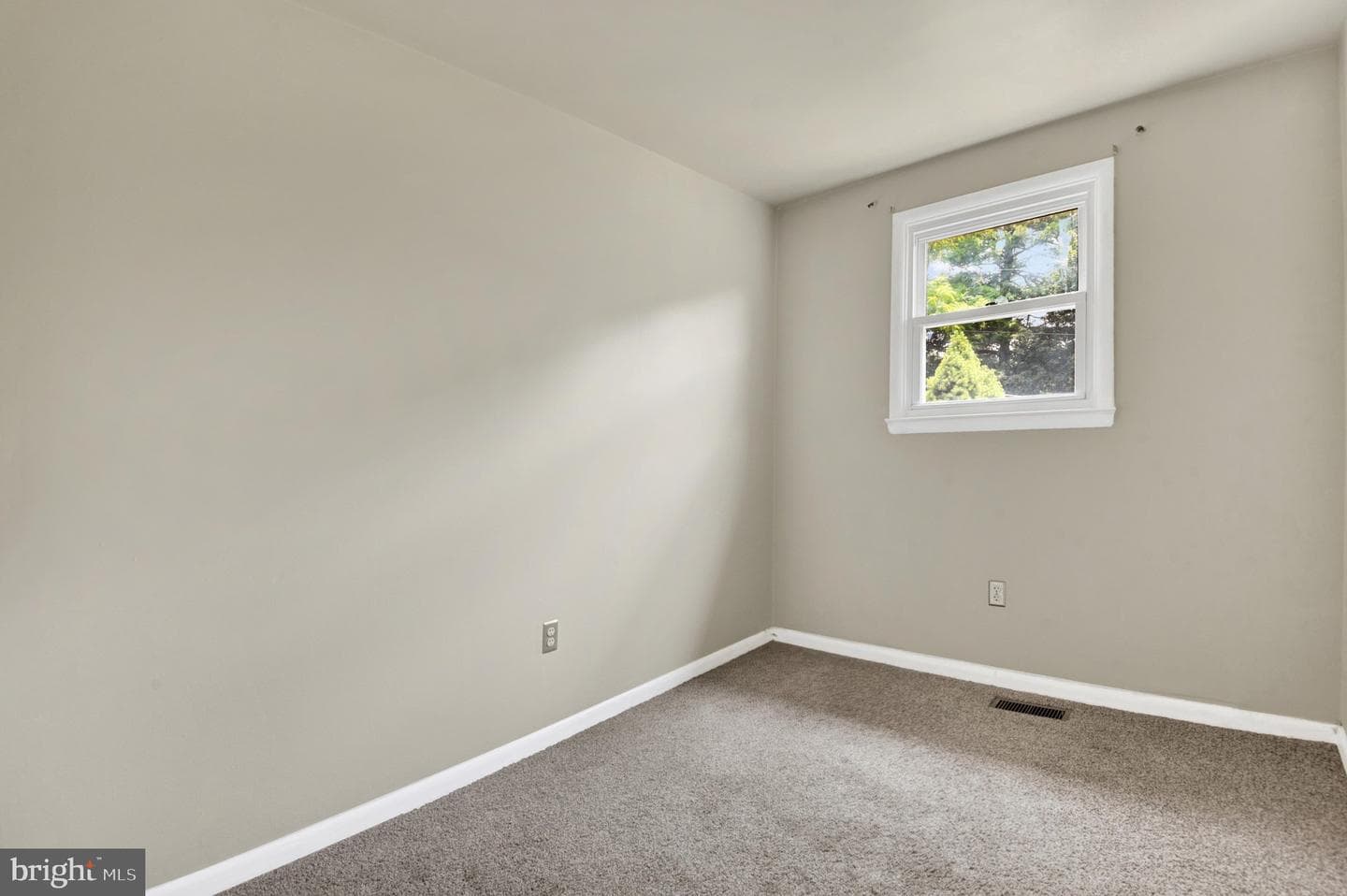 2504 Fairmount Road photo 10