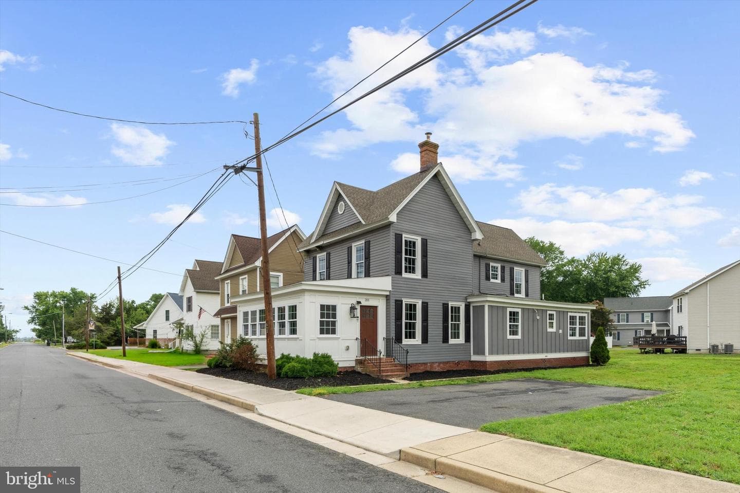 201 Oak Street photo 3