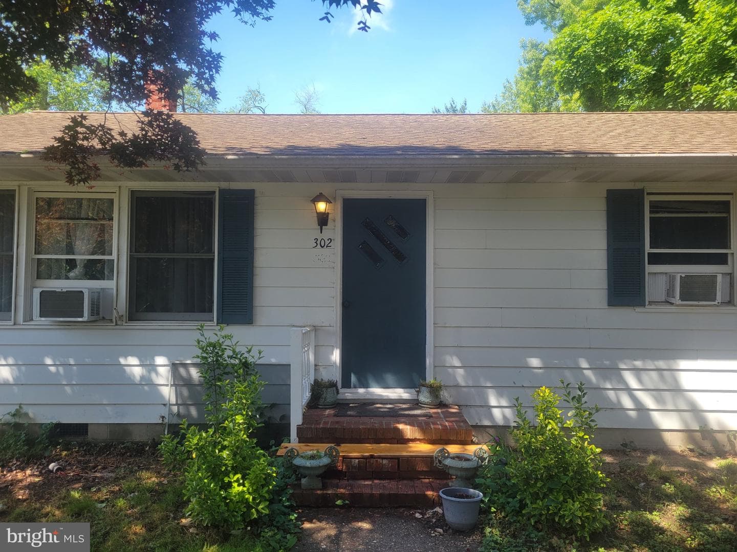 302 Noble Street photo 4