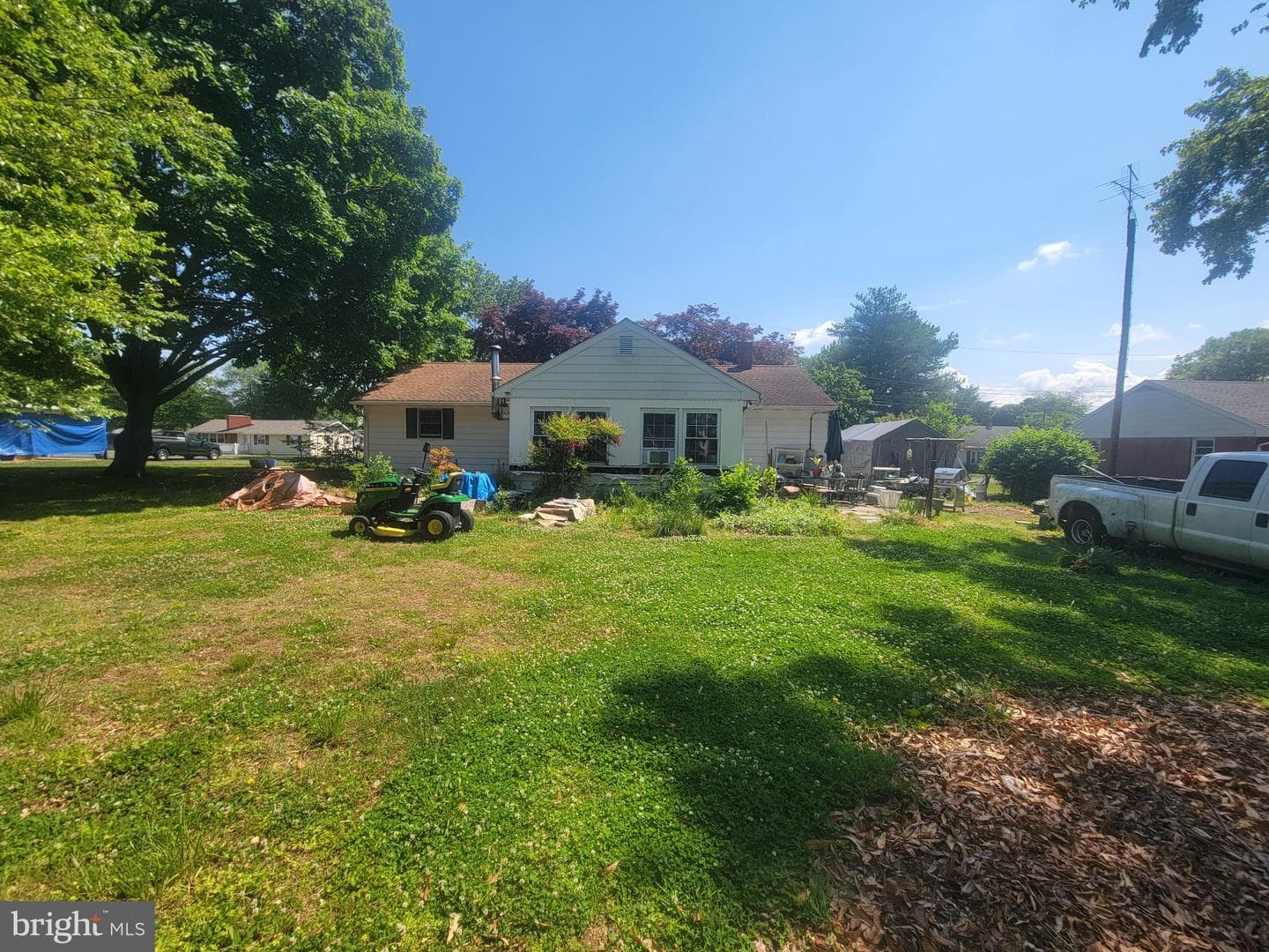 302 Noble Street photo 9