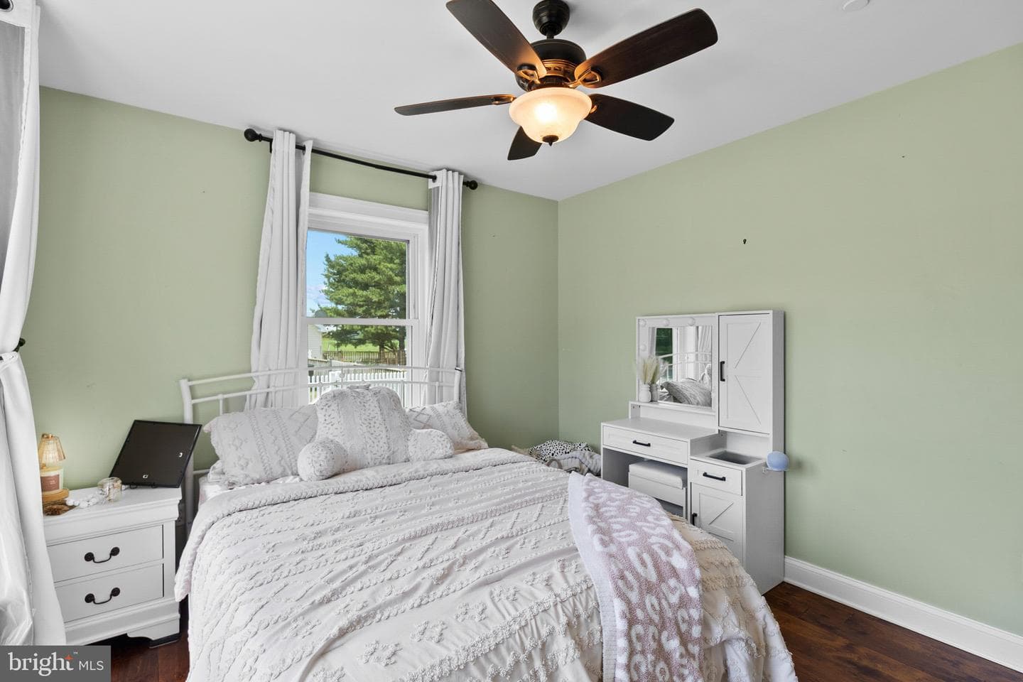 102 Barnes Court photo 25