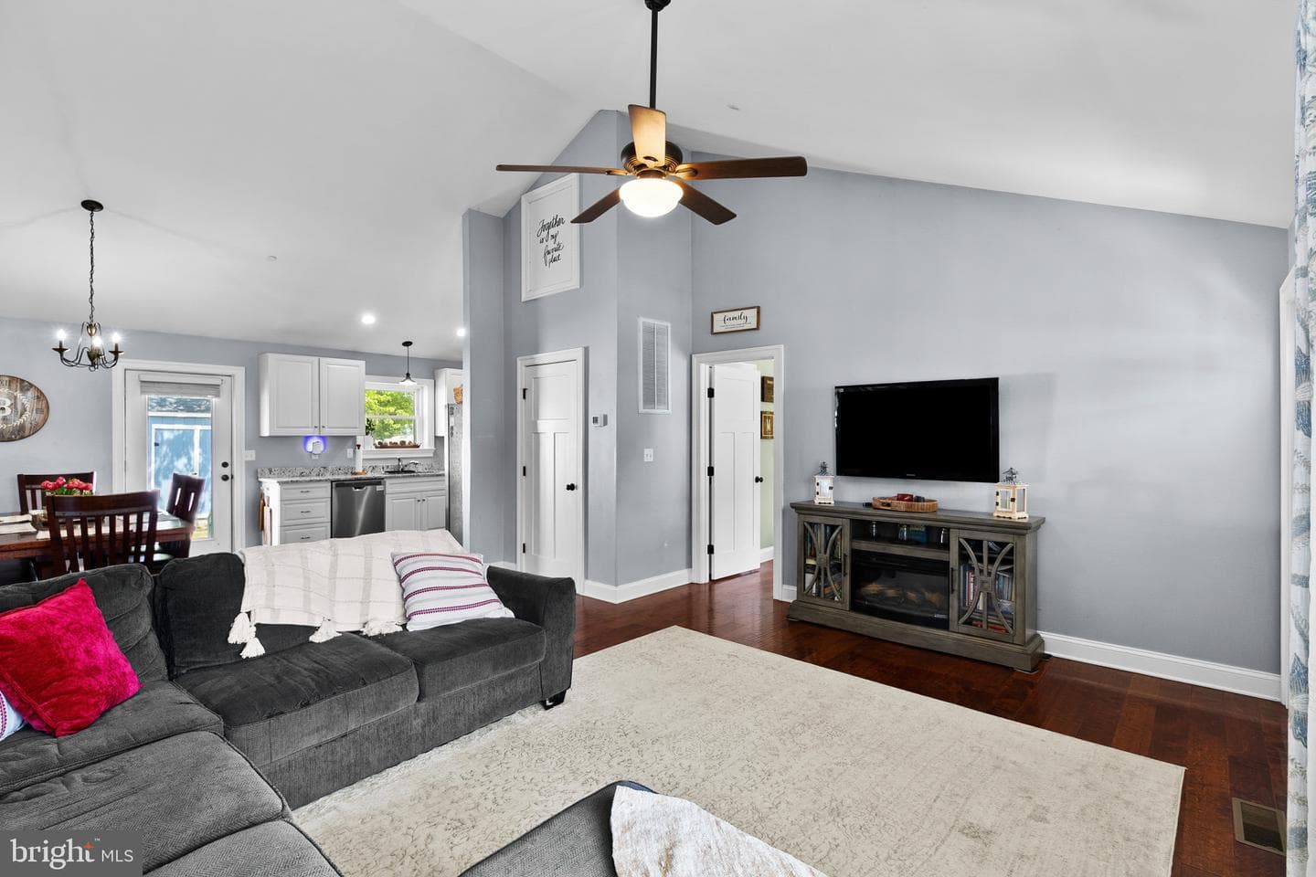 102 Barnes Court photo 5